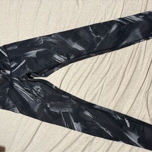 ALO Yoga Black and Gray Leggings